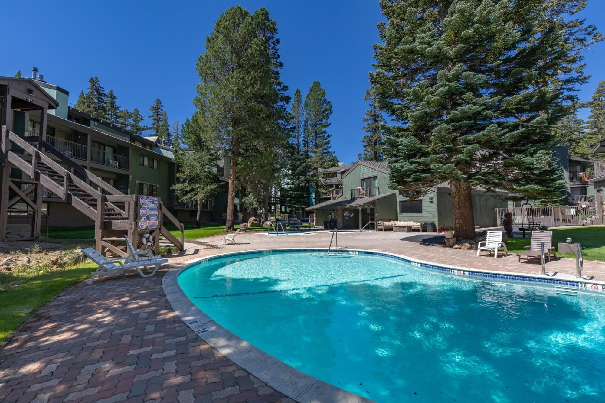 St Anton Wooded View 2-bedroom With Lockers Mammoth Lakes