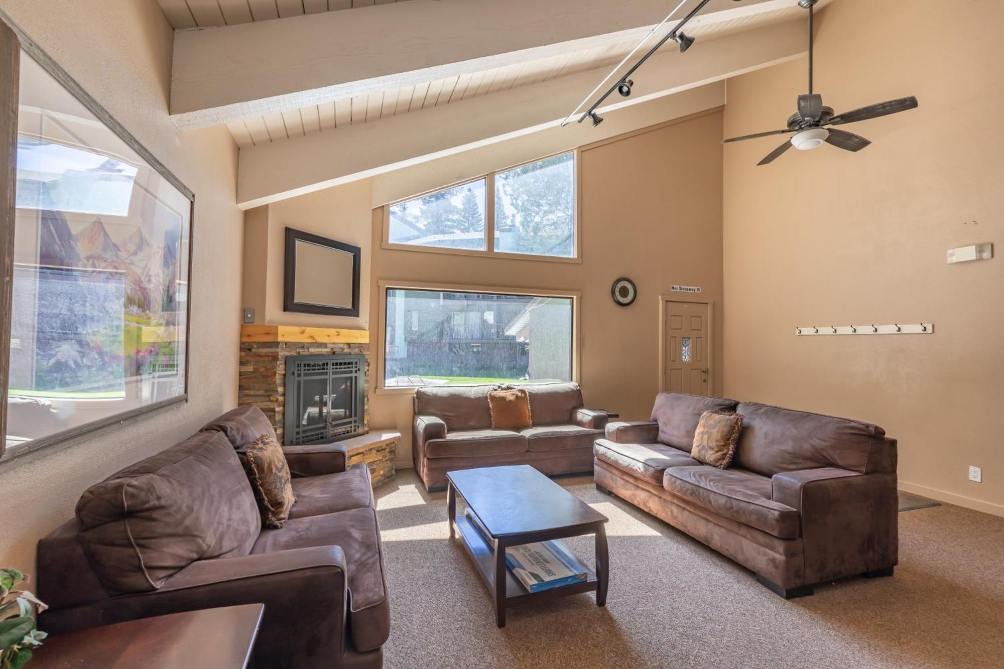 St Anton Wooded View 2-bedroom With Lockers * Mammoth Lakes