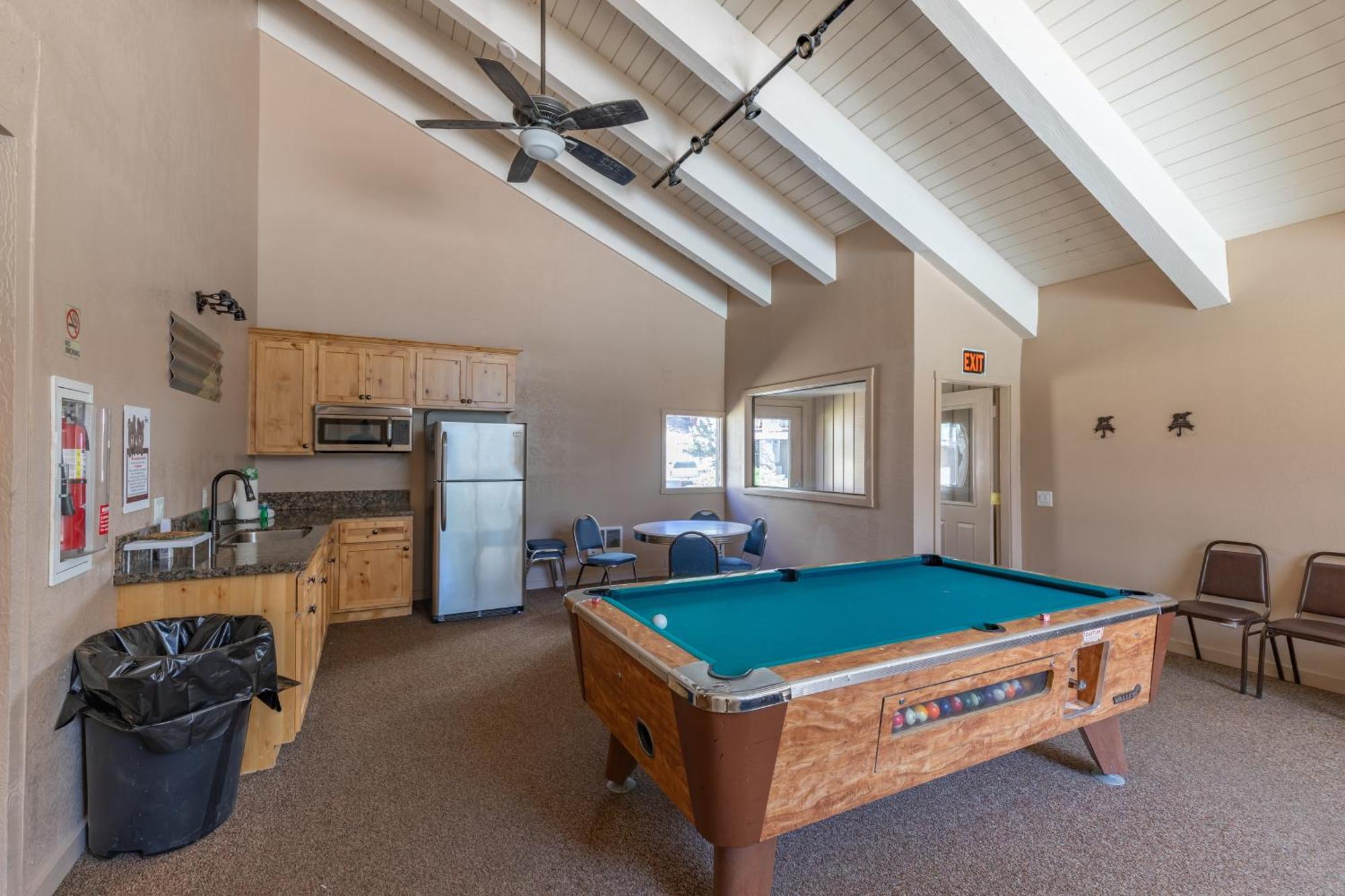 St Anton Wooded View 2-bedroom With Lockers * Mammoth Lakes